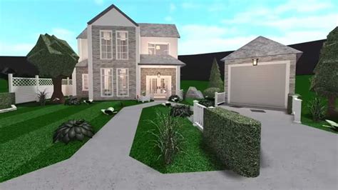 The 5 best Roblox Bloxburg house ideas | GamerTweak | Two story house design, House blueprints ...