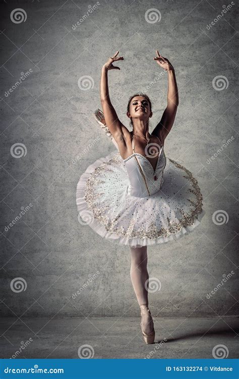 Pointe in Pose. Ballet, Dance, Theater, Concert, Pointe Shoes Stock Photo - Image of classical ...