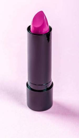Women's face cosmetics and pink brushes - Creative Commons Bilder