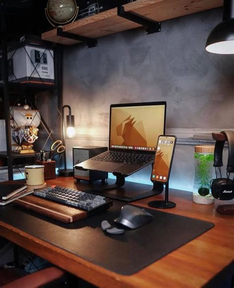 10 Minimalist Laptop Setup Ideas At Home | Home office setup, Home ...