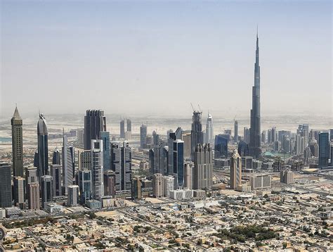 File:Dubai skyline 2015 (crop).jpg - Wikimedia Commons