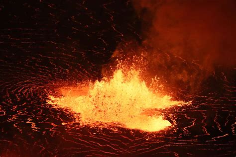 Hawaii's Kilauea Volcano Erupts Again