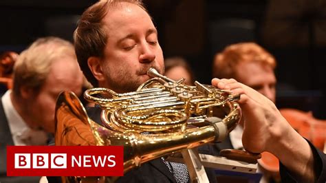 The musician who plays the French horn using his left foot - BBC News ...