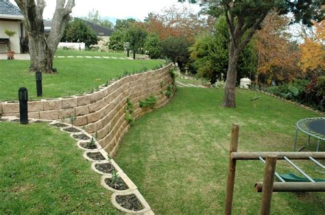 A Steep Garden Transformed with Retaining Wall Blocks - Terraforce ...