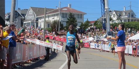 Micah Kogo Edges Ben True at Falmouth Road Race | Runner's World