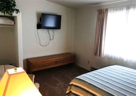 Family Suite – Upstairs !! – Bristlecone Motel, Ely Nevada