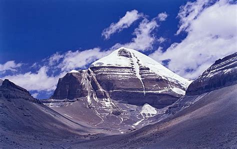 A Sneak-Peak Into Kailash Mansarovar’s History And Its Significance ...