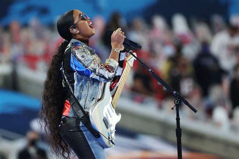 H.E.R. Performs at Super Bowl 2021