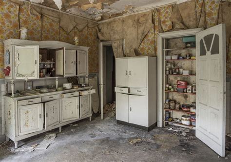 Abandoned Kitchen | Abandoned, Kitchen, Abandoned houses