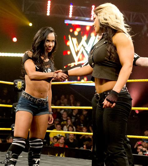 WWE Women 🌞, NXT Flashback - AJ Lee vs Kaitlyn