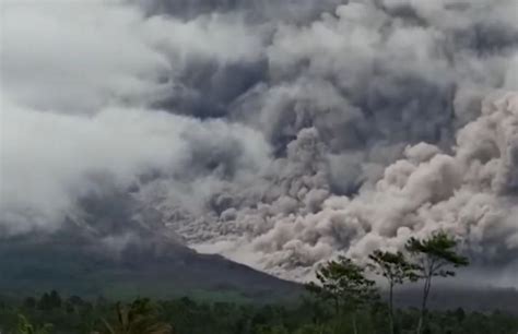 Satu Korban Meninggal Dunia Akibat Erupsi Gunung Semeru - Editor.id