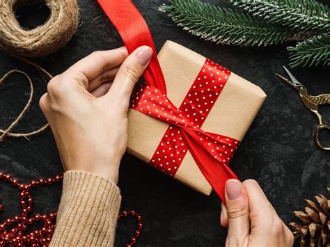 Gift-giving Etiquette - 2024 | Boyd Hampers