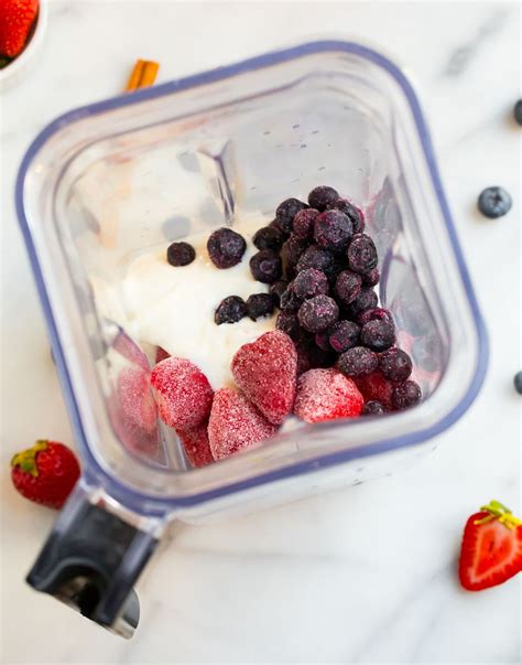 Strawberry Blueberry Smoothie | Simple and Healthy Smoothie Recipe