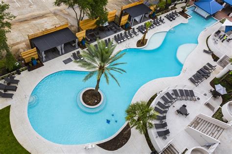 Cool Hotel Pools in Houston | Resorts & Hotels in Houston