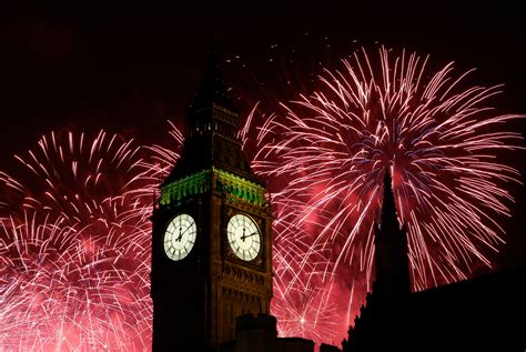 Fireworks fall over London as the city brings in 2013