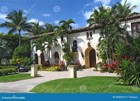 Wonderful Mansion In San Diego - SAN DIEGO - CALIFORNIA - APRIL 21, 2017 Editorial Photo ...