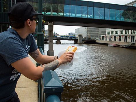 On the Grid : Milwaukee RiverWalk