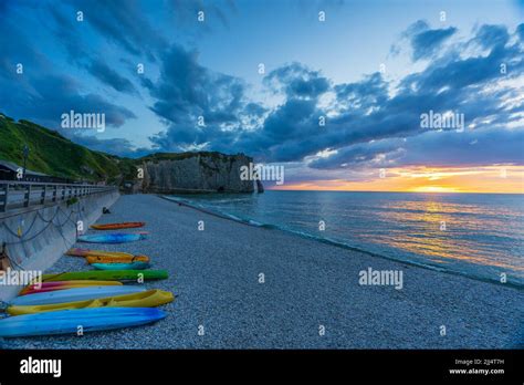 The beach of Etretat Stock Photo - Alamy