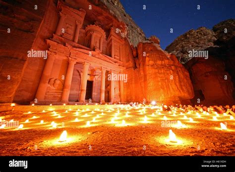 Al khazneh night hi-res stock photography and images - Alamy