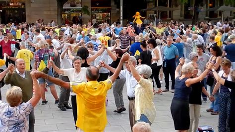 Sardana Catalan Dancing in the Cathedral Square, Barcelona - YouTube