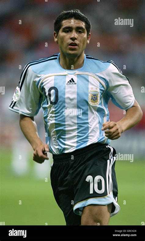 Soccer - 2006 FIFA World Cup Germany - Group C - Holland v Argentina ...