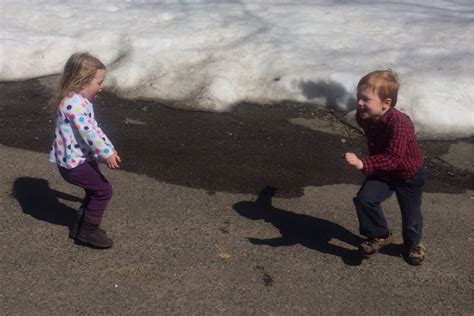 Country Kids: playing tag in the sunshine | mumturnedmom