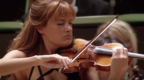 Nicola Benedetti performs Shostakovich's First Violin Concerto in 2017 | Article | The Strad