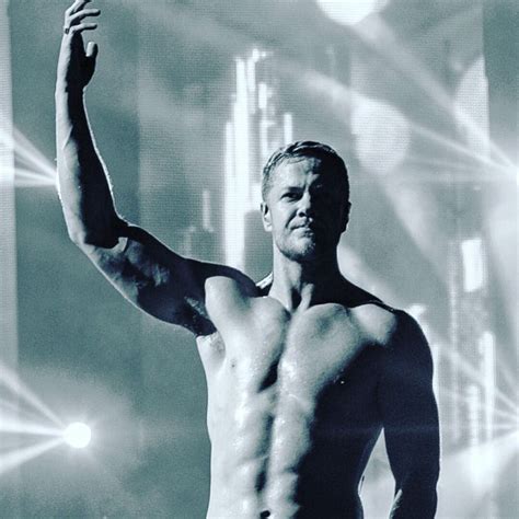 The body ... #DanReynolds | Imagine dragons, Cantores, Series e filmes