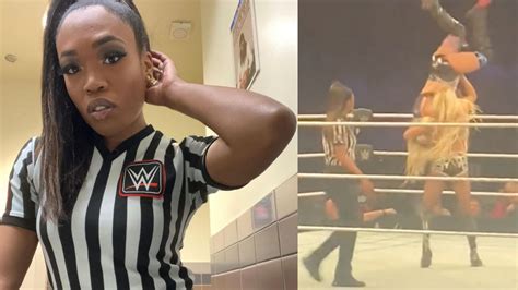 "Didn't take my eyes off those shoulders!" - Referee reacts to hilarious sequence at WWE Live Event