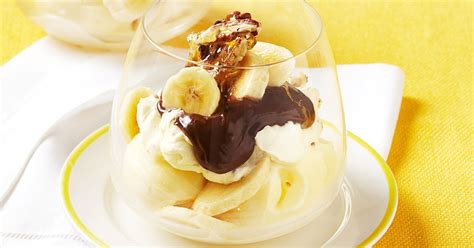 Banana sundae with hot fudge sauce and praline cream