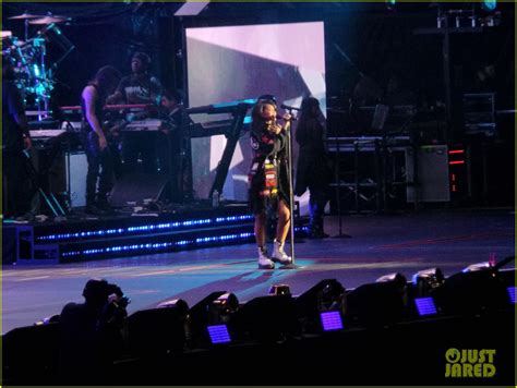 Eminem x Rihanna 'Monster Tour' Photos - See Them Here!: Photo 3172994 | Eminem, Rihanna ...