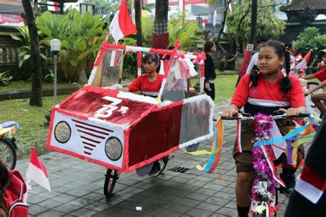 Lomba Sepeda Hias Manfaatkan Bahan Daur Ulang | Bali Tribune