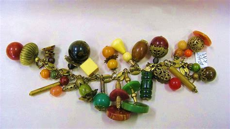 Bakelite Jewelry | Bakelite Jewelry and Bakelite Collectibles