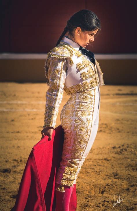 Ole! Meet the 20-year-old female matador forging her way in a macho ...