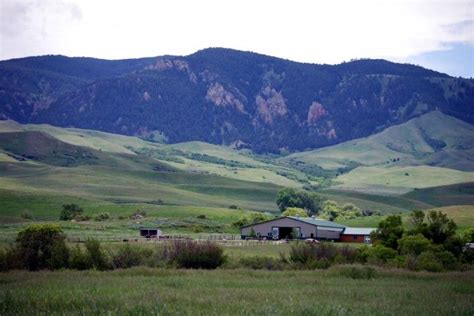 Story wyoming hunting ranch....