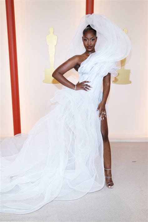 Photos: Tems arrives 2023 Oscars in stunning dress - Vanguard News