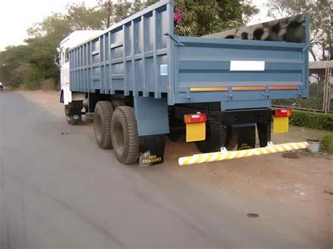 White (base) Trailer 16 Wheeler Truck Body, For Loading at Rs 500000 in Agra