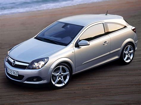 Car Pictures: Opel Astra GTC 2005