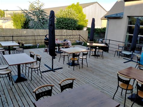 Nouvelle terrasse pour le restaurant - Goutrens