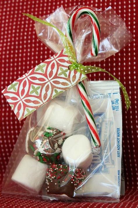 hot cocoa present Christmas Goodie Bags, Easy Christmas Treats, Goodie Bags For Kids, Christmas ...