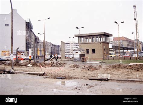 Monument checkpoint charlie in friedrichstrasse hi-res stock photography and images - Alamy