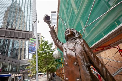 Mary Tyler Moore Statue in Minneapolis, Minnesota