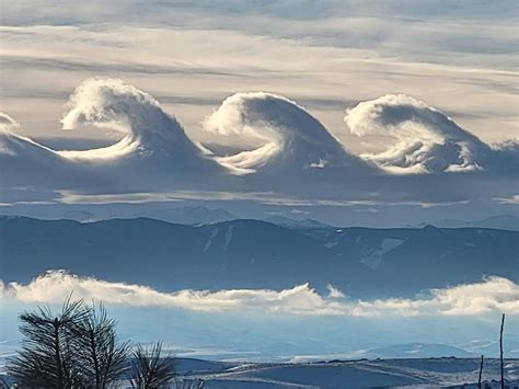 Astounding wave clouds surge over Wyoming’s Bighorn Mountains - The Washington Post