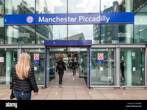 People at the entrance to Manchester Piccadilly Station, Manchester Stock Photo: 82290485 - Alamy