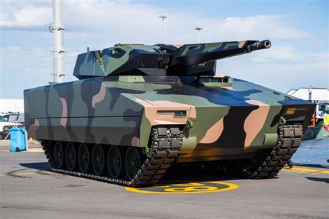 SNAFU!: Rheinmetall Lynx IFV has it's own Twitter page!