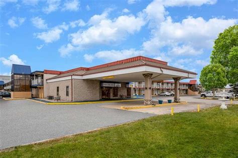 DAYS INN BY WYNDHAM PERRYSBURG - Updated 2024 Prices & Motel Reviews (Ohio)