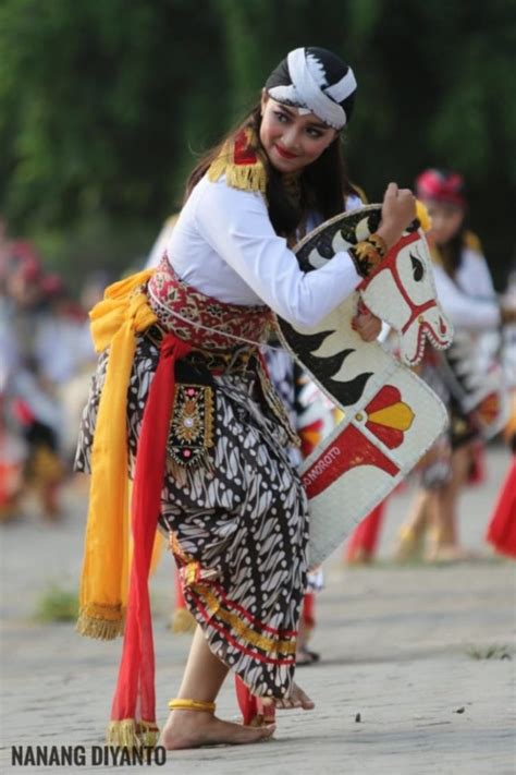 [Lengkap] Tari Reog Ponorogo: Sejarah, Tokoh, Gerakan + Video