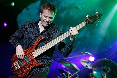 Toto Bassist Mike Porcaro Dies at 59