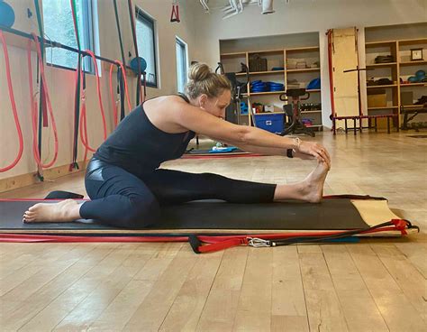 6 Dynamic Hamstring Stretches That Help Loosen Tense Muscles