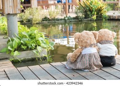 Two Teddy Bears Holding Hands Stock Photo 423942346 | Shutterstock